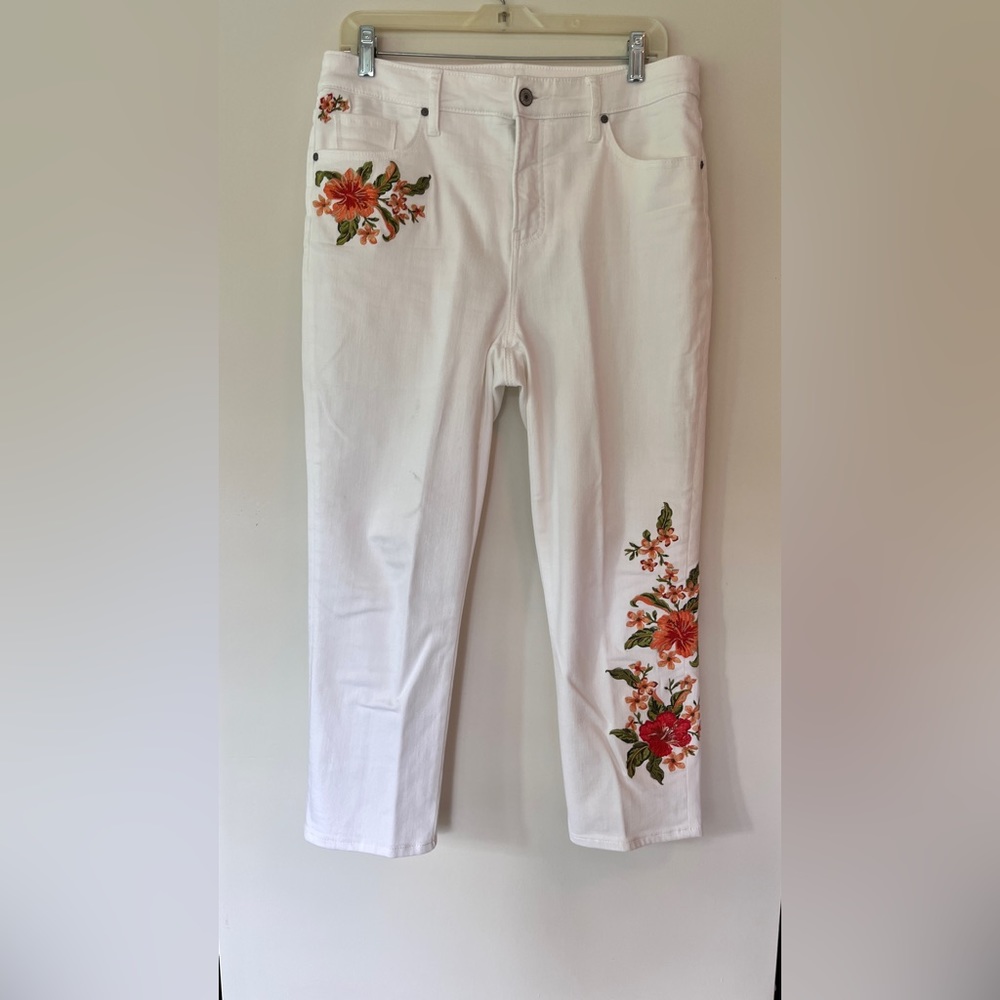 Chico’s Floral White So Slimming